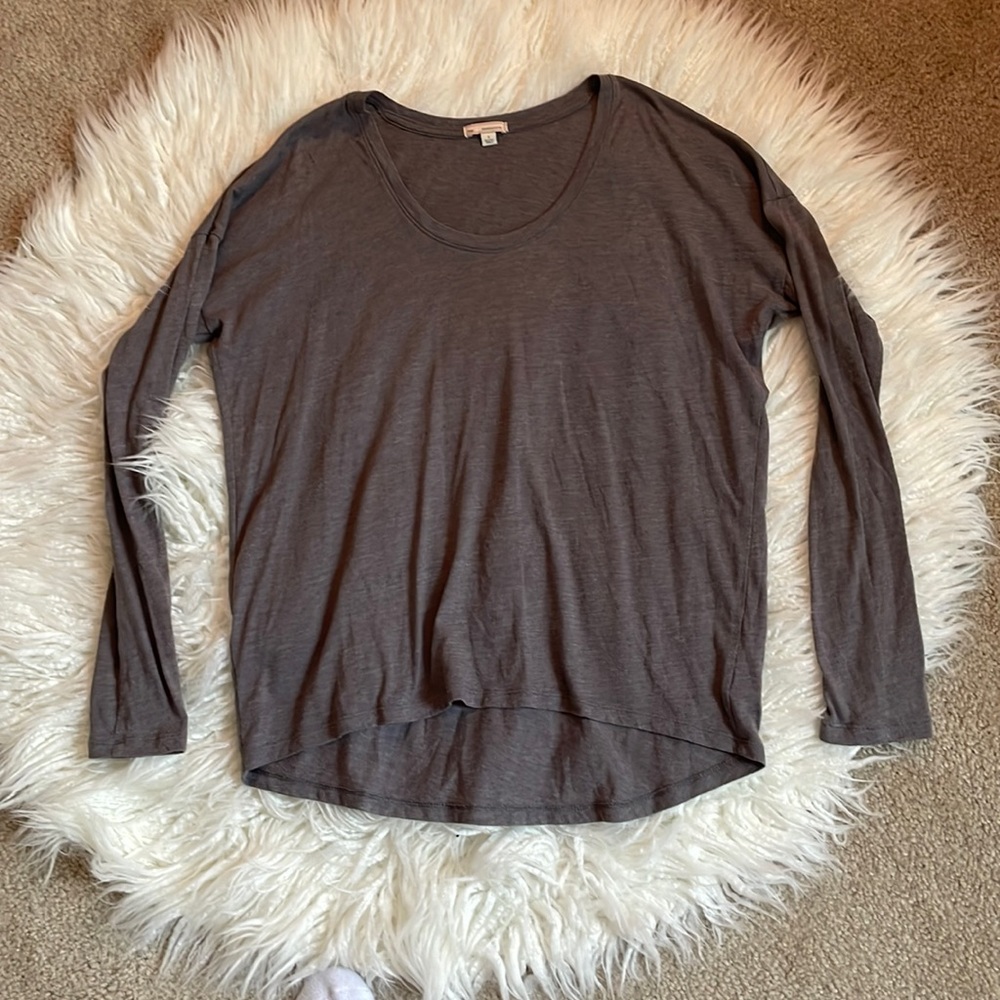 Grey Gap long sleeve tshirt
